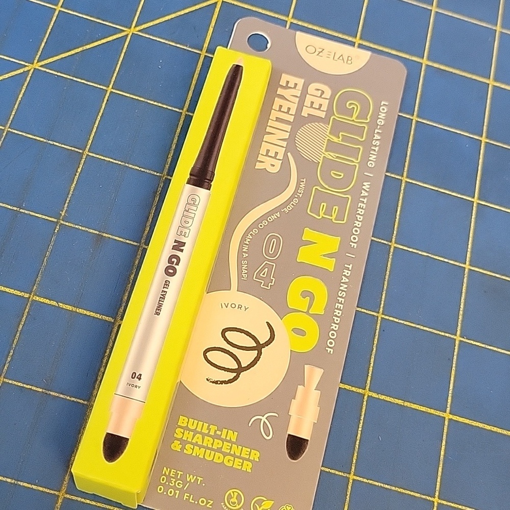 Oz Lab 04 Ivory Gel Eyeliner New In Box Sharperner & Smudger 0.3g
